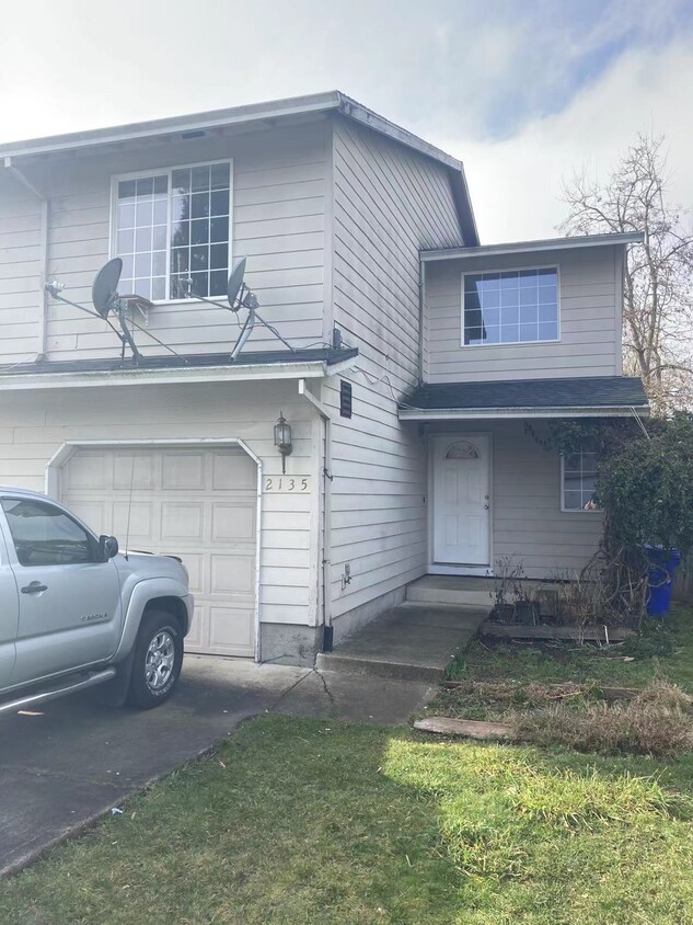 Primary Photo - 2135 SE 90th Ave