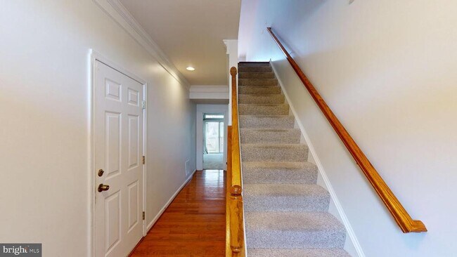 Building Photo - 502 Legrace Terrace NE