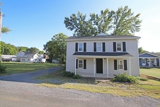 Building Photo - 169 W Lee St