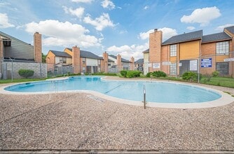 Building Photo - 9090 S Braeswood Blvd