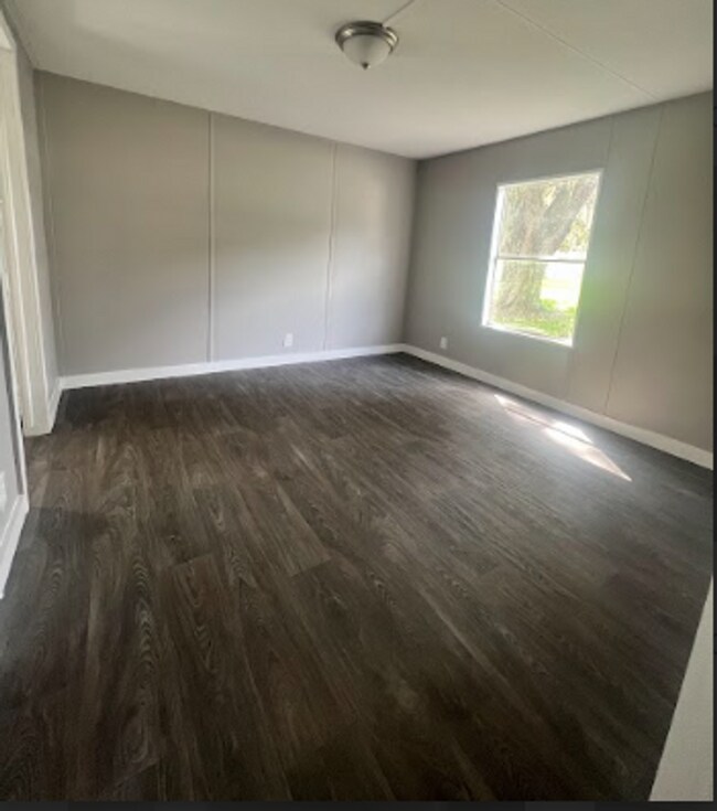 Building Photo - 3/2 Mobile Home, completely renovated!