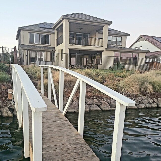 Foto del edificio - 2492 Middlebury Dr