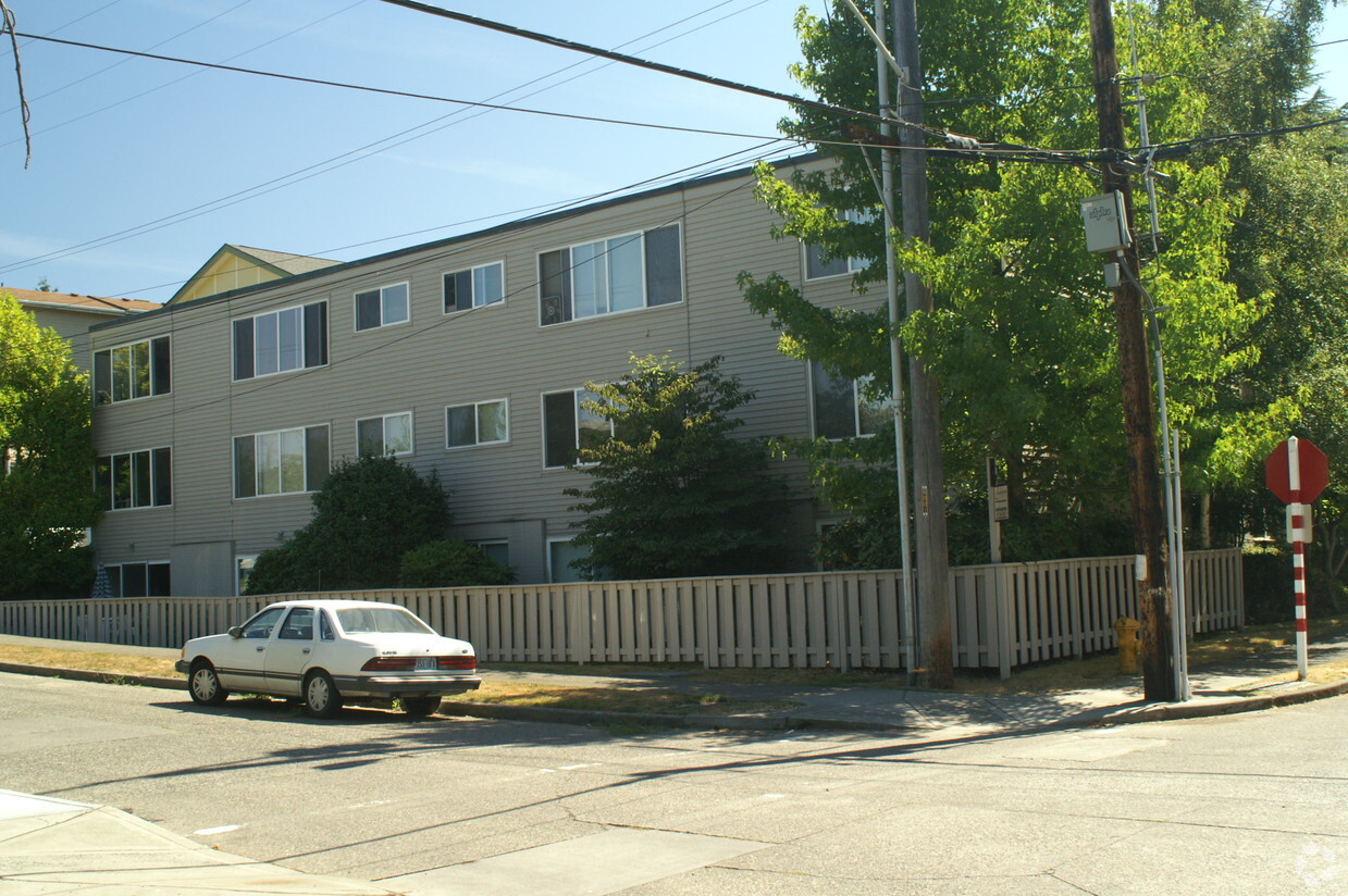Foto del edificio - Sandpoint Manor