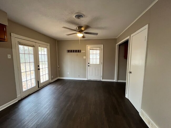 Foto del edificio - Renovated 3 Bedroom 1 Bath Home with 1 Car Carport for Rent!