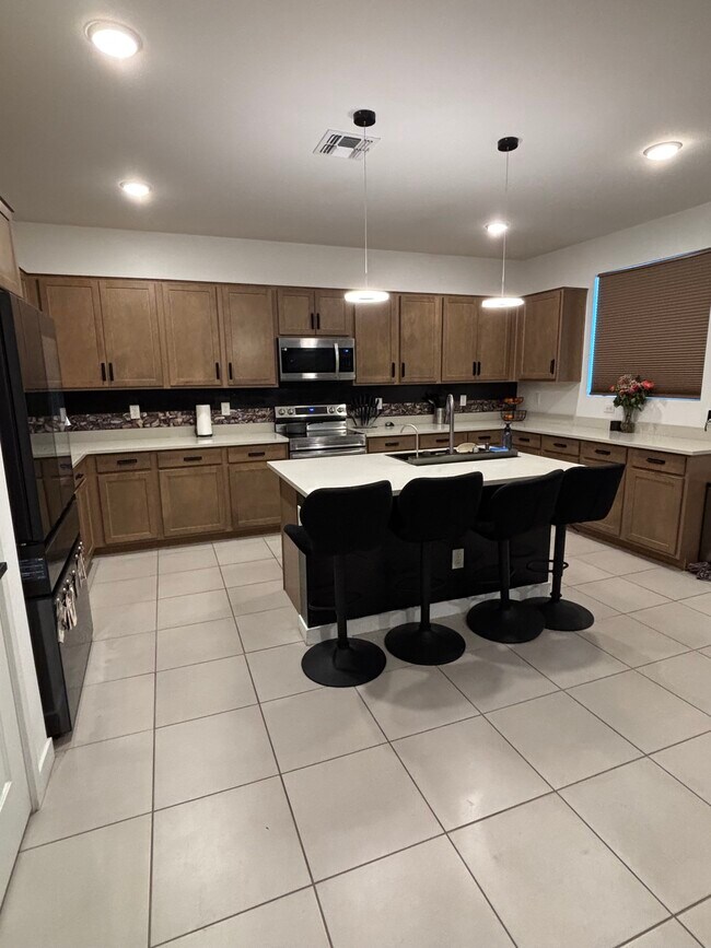 Foto del edificio - 23406 W Winslow Ave