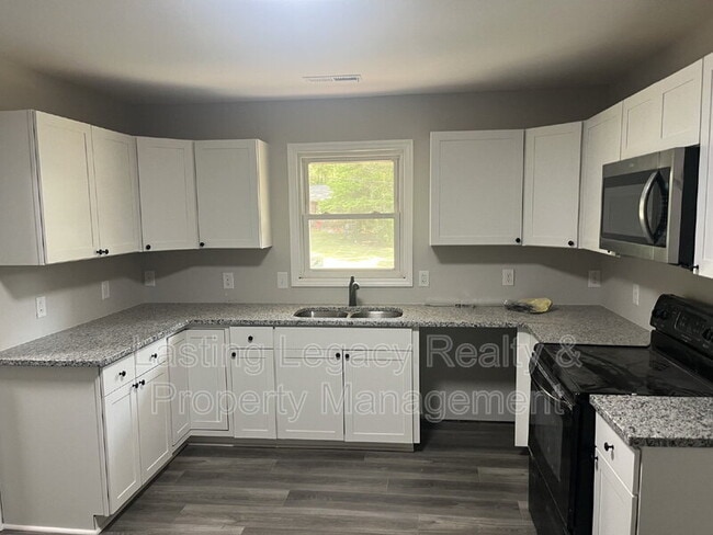 Foto del edificio - 4749 Eastwin Dr