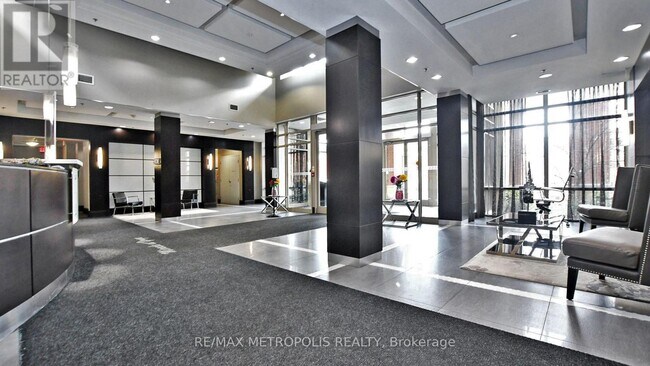 Photo du bâtiment - 75 King St E