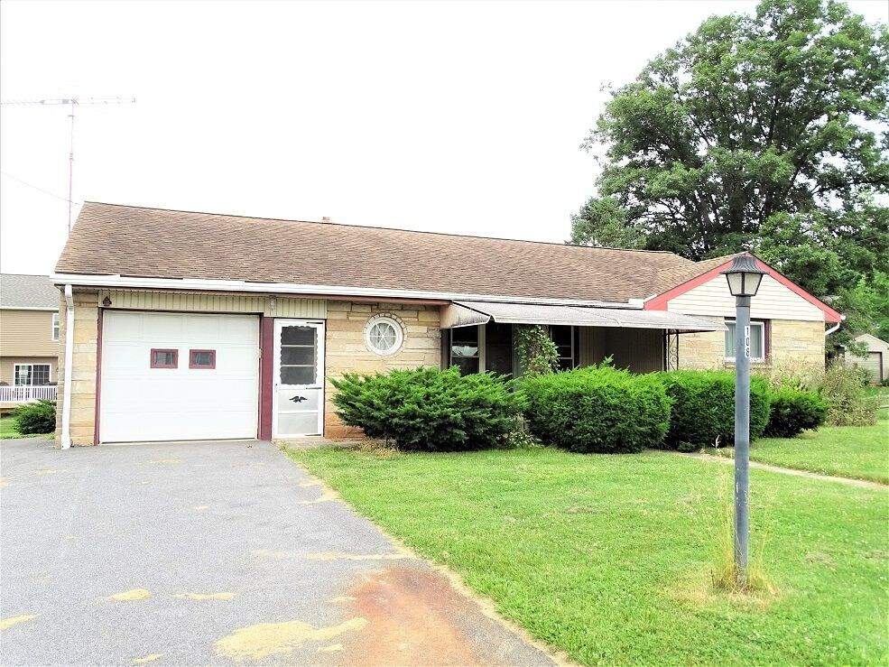 108 Lauschtown Rd, Denver, PA 17517 House Rental in Denver, PA