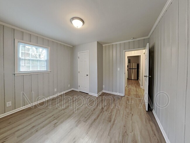 Building Photo - 447 Burks Pl