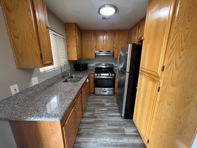 Building Photo - 900 Meyers Ct