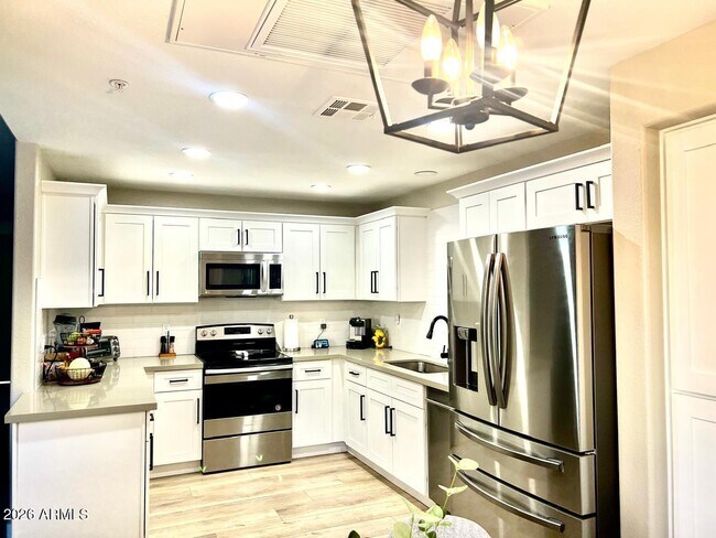 Foto del edificio - 15050 N Thompson Peak Pkwy