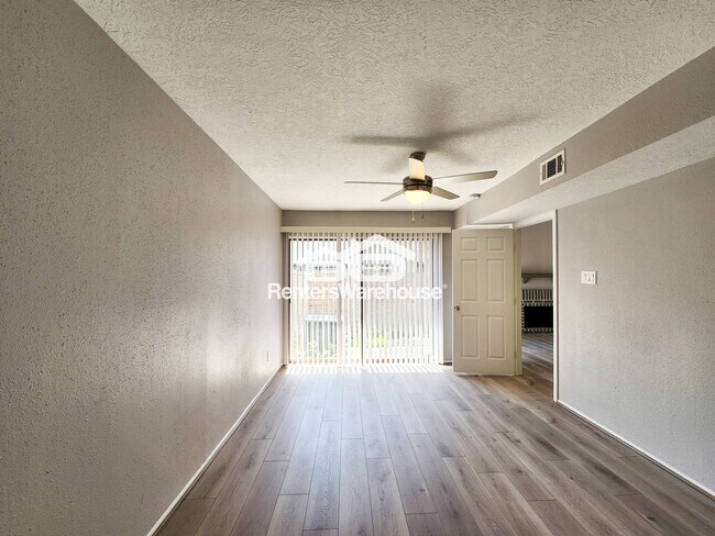Foto del edificio - 13427 Garden Grove St