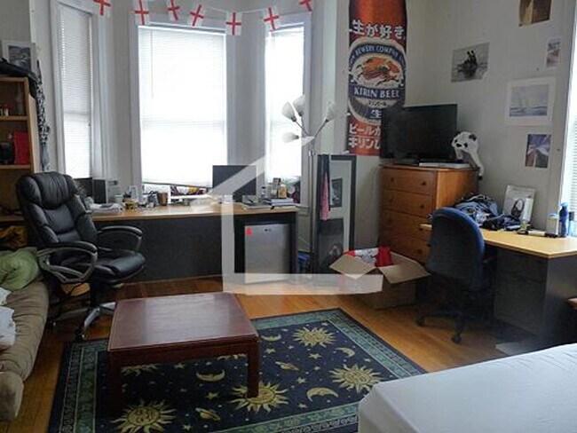 Building Photo - SIX bedroom 3-BATH * Allston BU-GAP