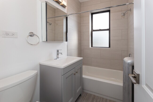 Building Photo - 4547 N Leavitt St