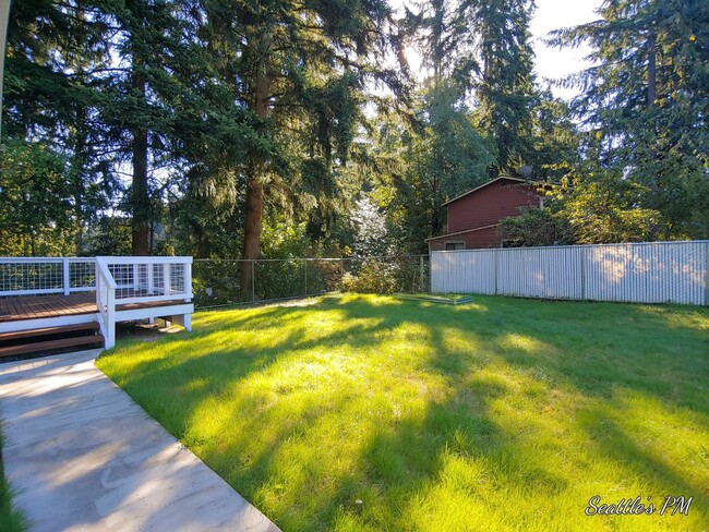 Building Photo - Shoreline - Echo Lake Neighborhood 3 Bedro...