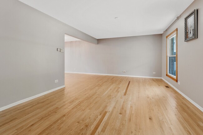 Building Photo - 320 S Birchwood Dr