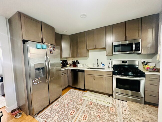 Foto del edificio - 2449 W Balmoral Ave