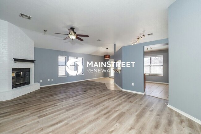 Building Photo - 3 Bedroom Pet-Friendly Home in EDMOND, OK with Main Street Renewal