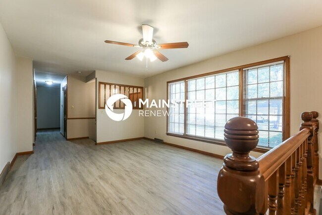 Building Photo - 3 Bedroom Pet-Friendly Home in Olathe, KS with Main Street Renewal