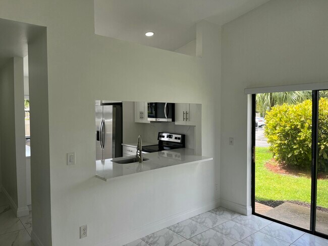 Building Photo - 10212 Boca Bend E