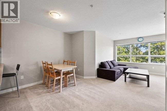 Building Photo - 6800 Eckersley Rd