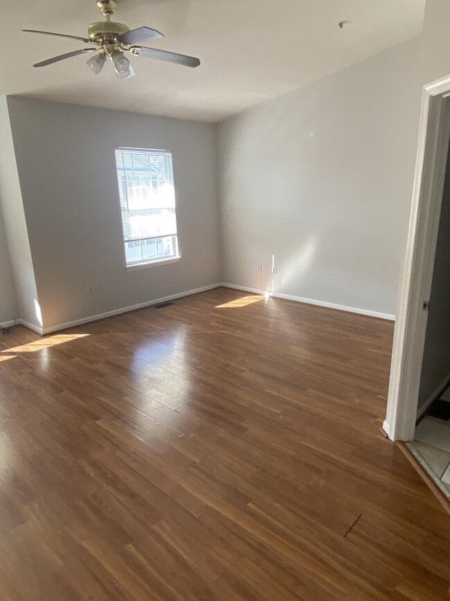 Building Photo - 67 Royalty Cir