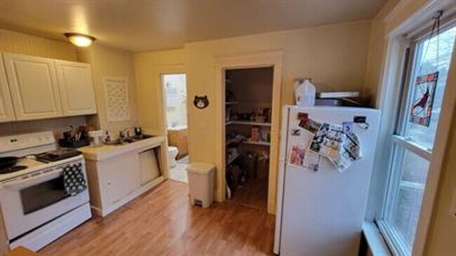 Foto del edificio - 617 E 8th St