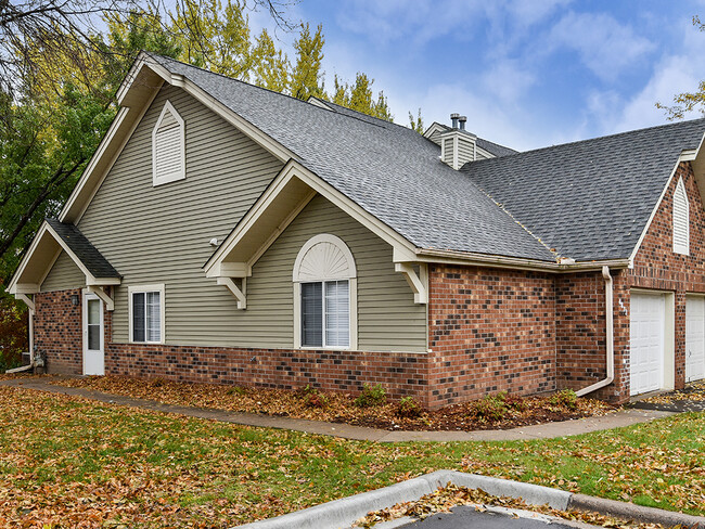 Foto del edificio - Birch Lake Townhomes