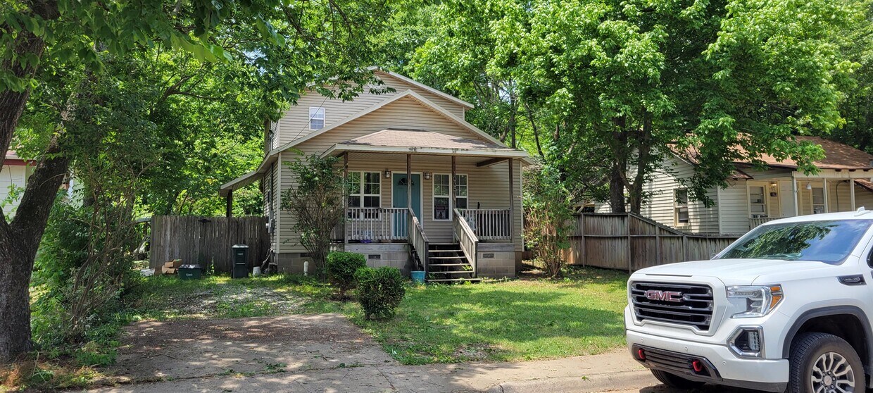 Primary Photo - 1035 S Washington Ave
