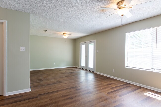 Building Photo - 109 Brookwood Pl