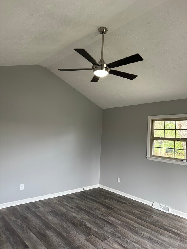 Living Room - 605 Buckingham Ln