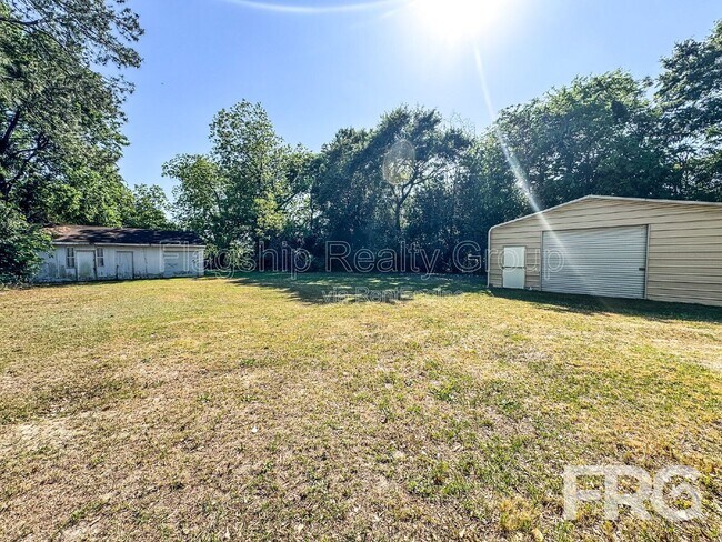 Building Photo - 610 3rd St