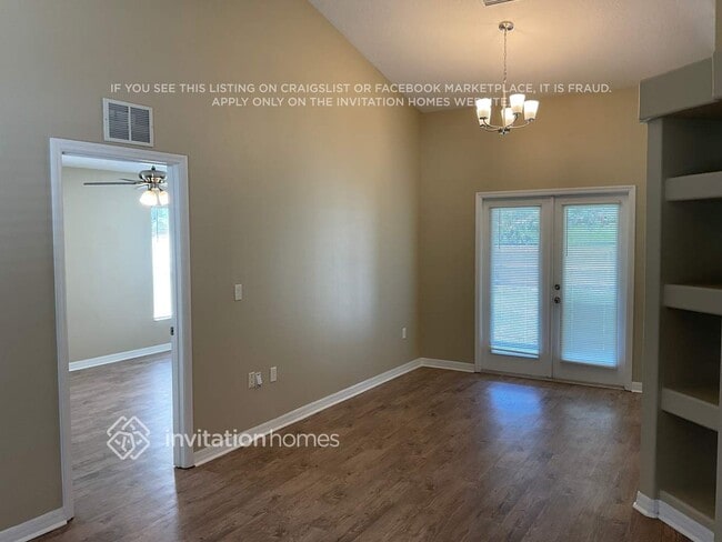 Building Photo - 425 E New Hampshire Ave