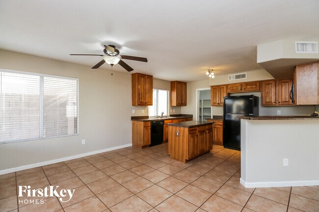 Building Photo - 848 E Morelos St