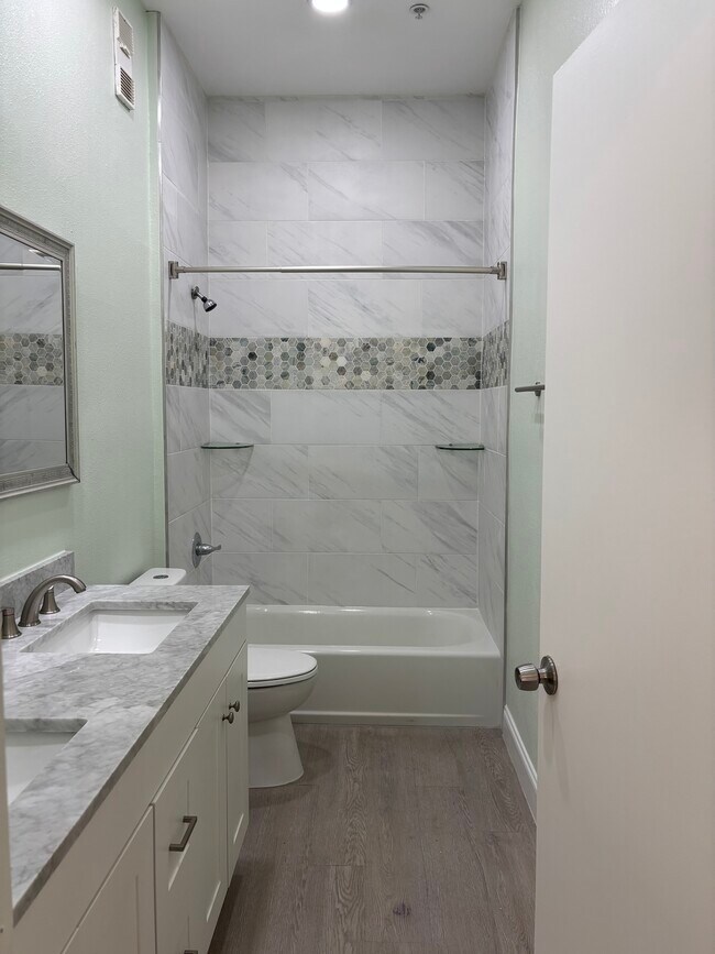 Foto del edificio - 136 Reserve Cir