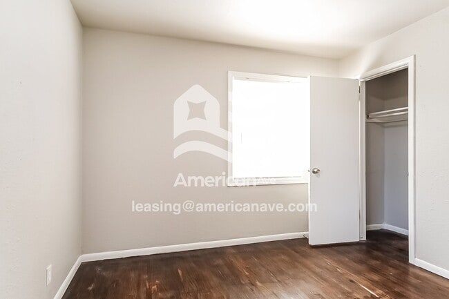 Building Photo - 4633 N St Louis Ave