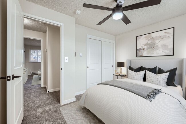 Foto del edificio - Breathtaking Renovation! Oversized 2 Bed 1...