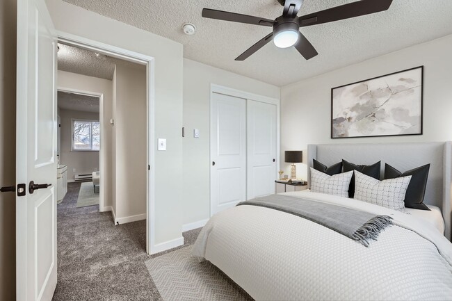 Building Photo - Breathtaking Renovation! Oversized 2 Bed 1...
