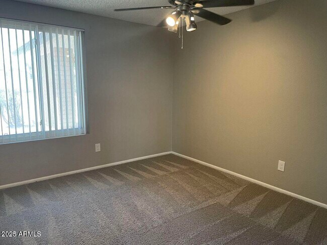 Foto del edificio - 1414 W Colt Rd