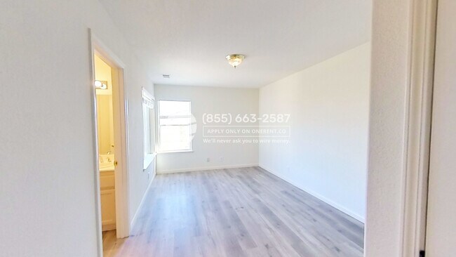 Building Photo - 720 San Vicente Dr