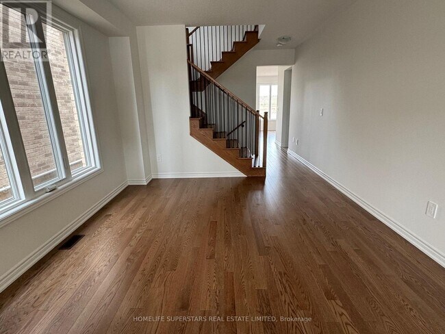 Photo du bâtiment - 1583 Savoline Blvd