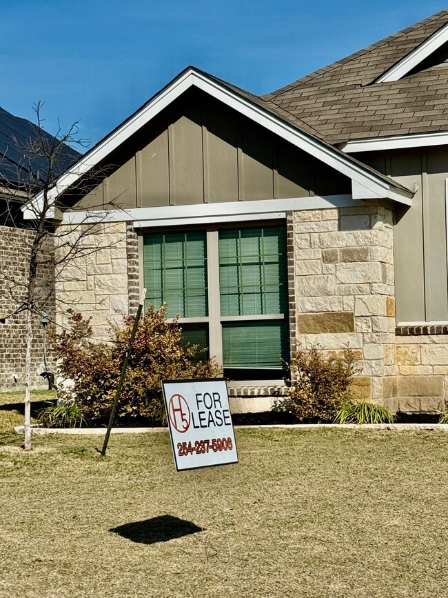 Building Photo - 7308 Rosado Dr