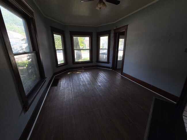 Foto del edificio - 744 E 6th St
