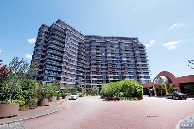 Foto del edificio - 100 Carlyle Dr