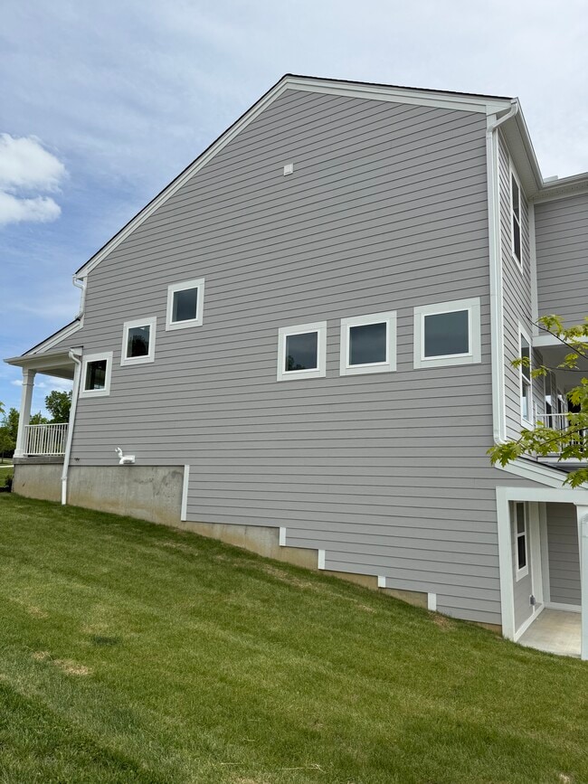 Building Photo - 5694 Ohio Trl