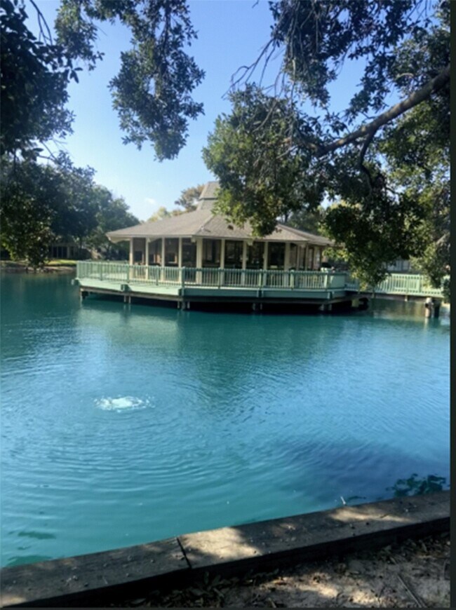 Foto del edificio - 179 Old Bridge Lake St