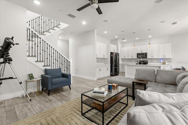 Building Photo - 668 Overspin Dr