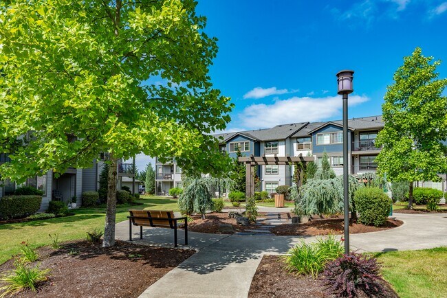 Foto del edificio - Four Lakes Apartment Homes