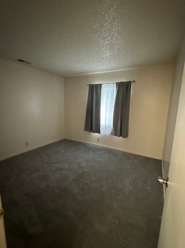 Building Photo - 107 W Longview Ave