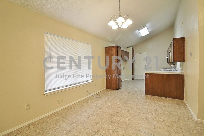 Foto del edificio - Lovely 2/2 Duplex in Weatherford For Rent!